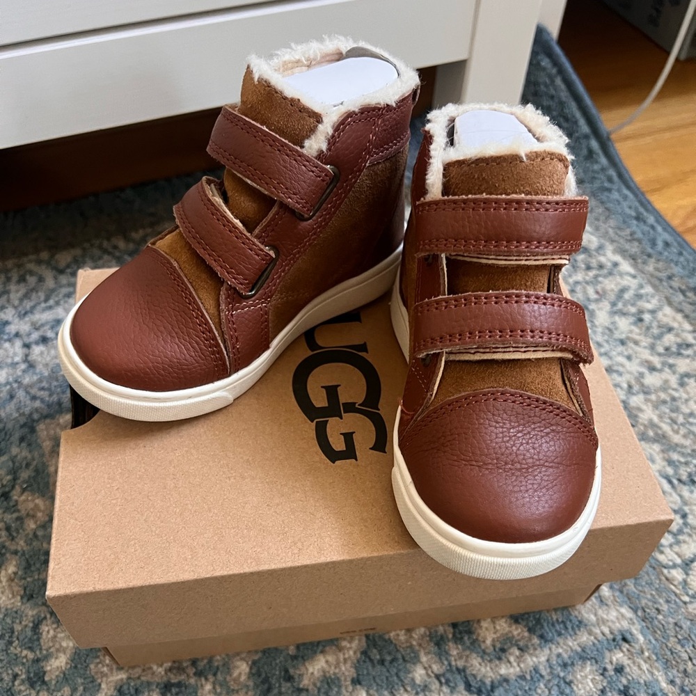 UGG T Rennon II - Toddler size 7/23,5